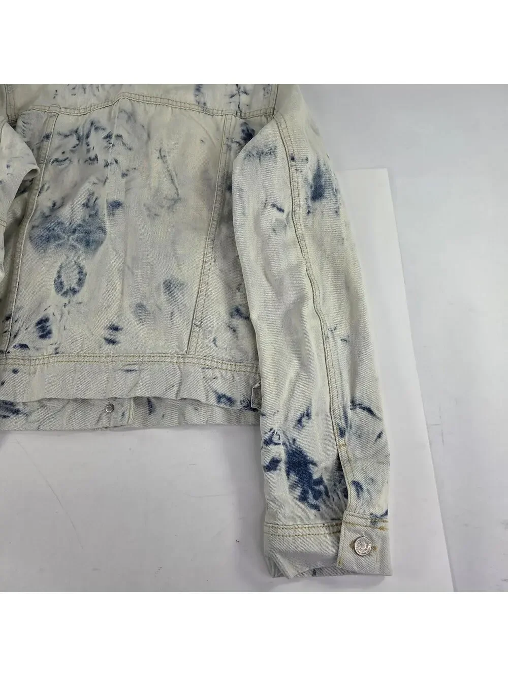 Free People Rumors Jeans Jacket Size L Blue Tie Dye Denim Button Moto Jackets - Picture 11 of 13